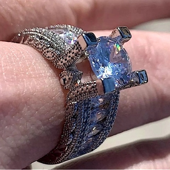 STERLING SILVER DIAMOND RING - Picture 8 of 9